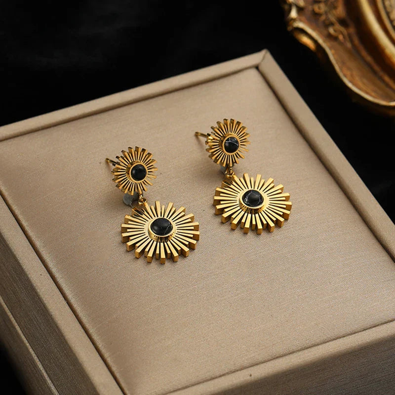 Biżuteria dla ekstrawertyczki – jak wyrazić energię i osobowość w detalach