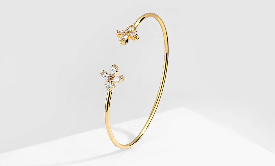 Bransoletka typu bangle z kwiatuszkami