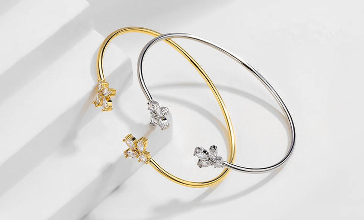 Bransoletka typu bangle z kwiatuszkami