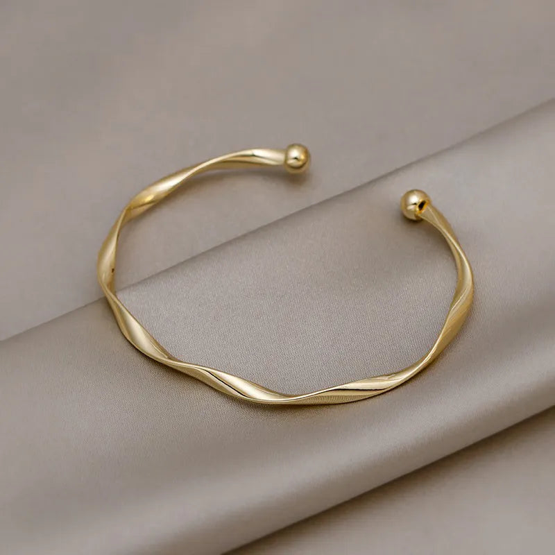 Elegancka bransoletka typu bangle