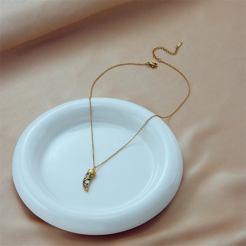 Naszyjnik z zawieszką kła