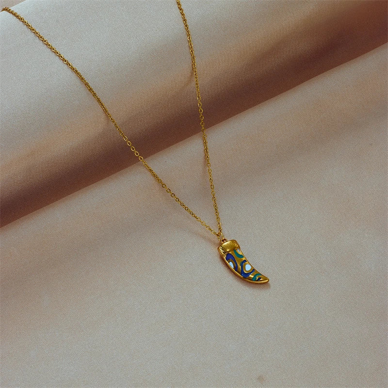 Naszyjnik z zawieszką kła