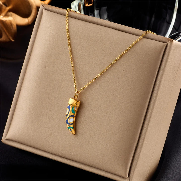 Naszyjnik z zawieszką kła