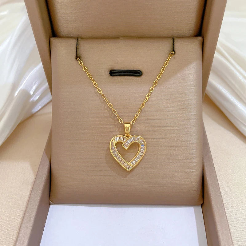 Zestaw biżuterii z motywem serc